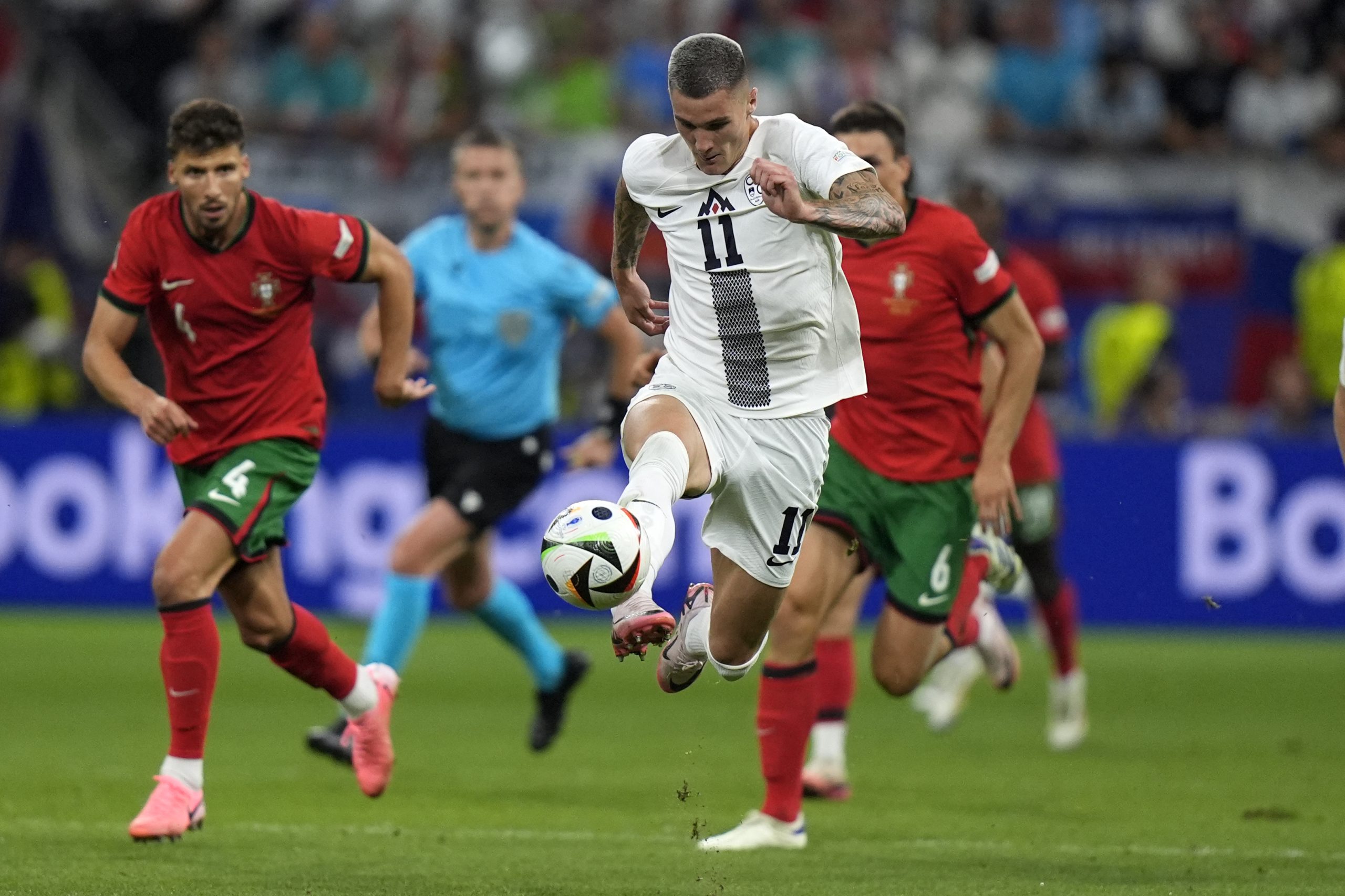 Slovenia forward Šeško misses two chances to end Euro 2024 for Ronaldo Slovenia forward Šeško misses two chances to end Euro 2024 for Ronaldo